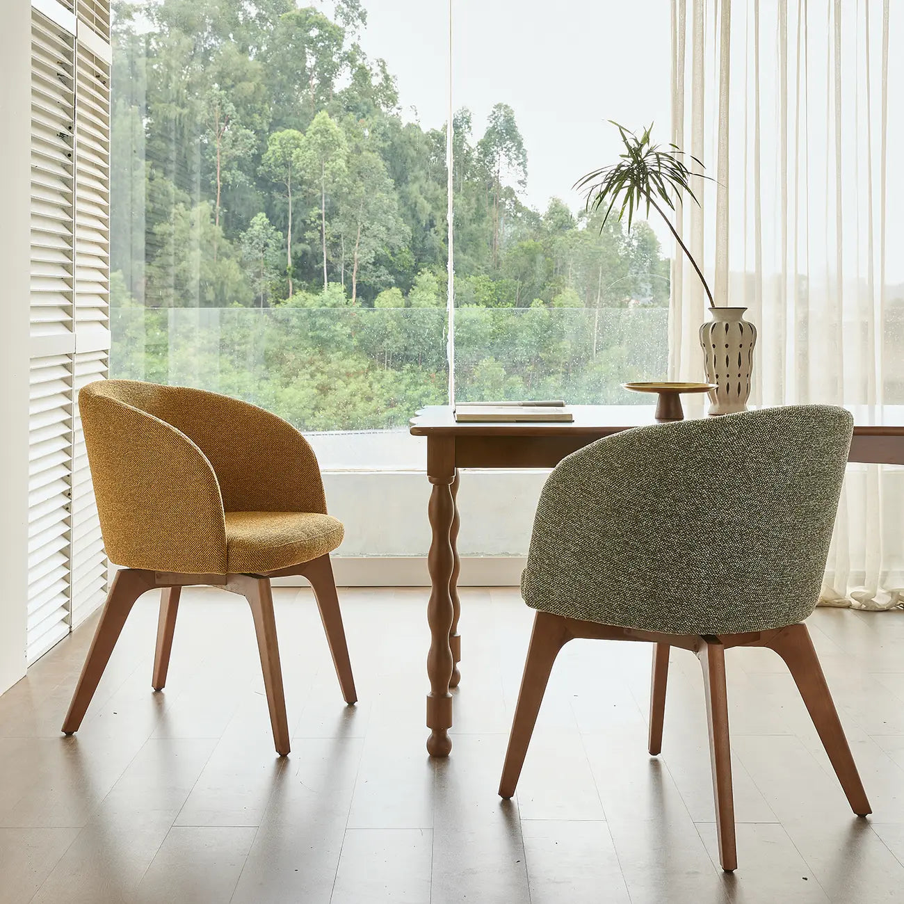 Modern Swivel Barrel Dining Chair with Arms